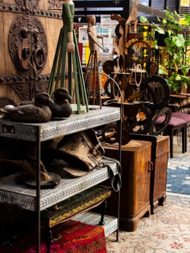 arrangement-old-objects-antiques-market_23-2148950892