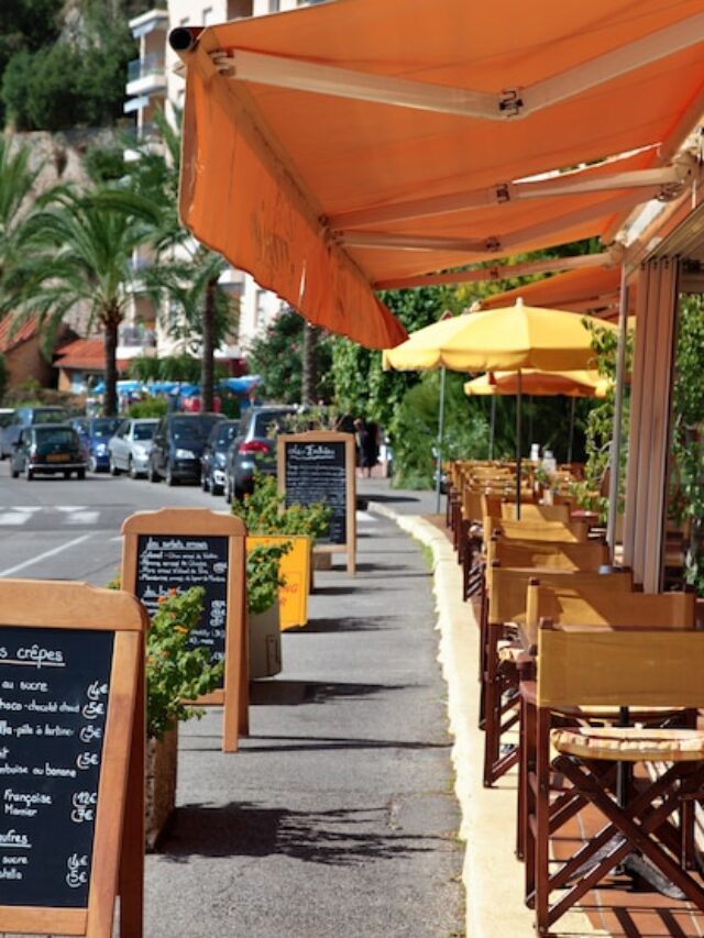 french-restaurant-scene-with-menu-board_1147-447