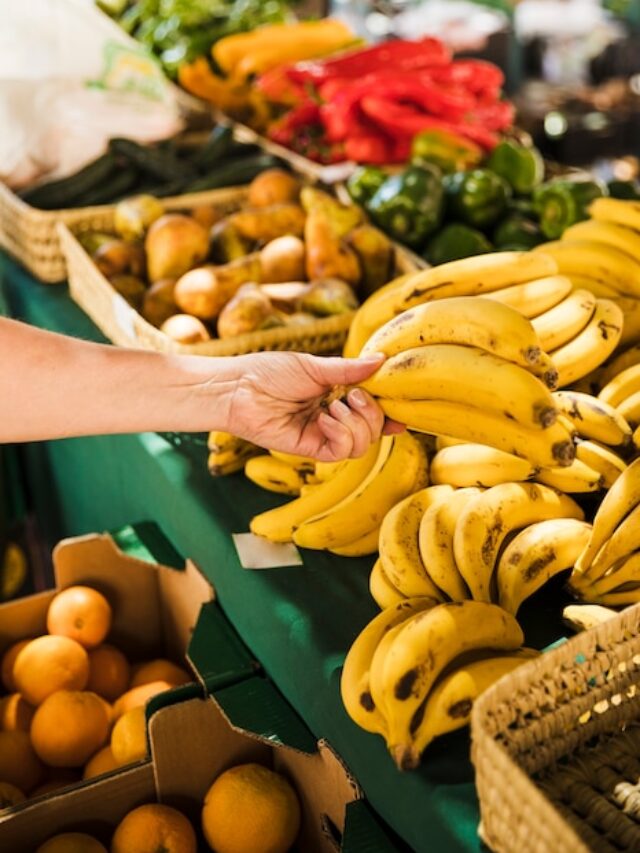 human-hand-holding-bunch-organic-fresh-banana-grocery-store_23-2148209857